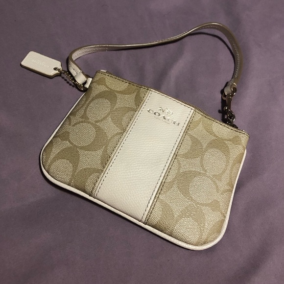 Coach Cream Clutch / Wristlet - Picture 3 of 7